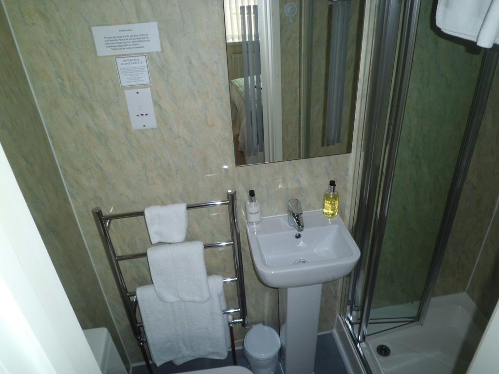 Fair Winds Guest House Brixham Quarto foto